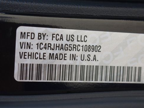 Used 2024 Jeep Grand Cherokee Altitude image 39