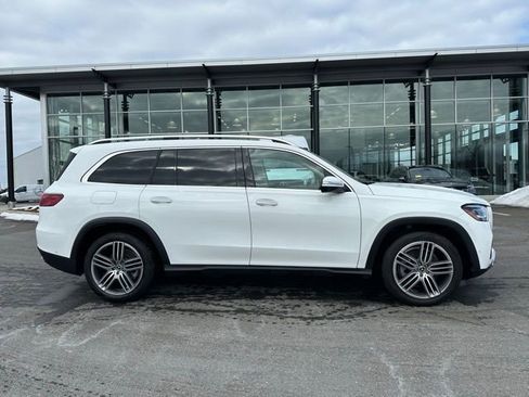 Used 2024 Mercedes-Benz GLS 450 4MATIC image 7