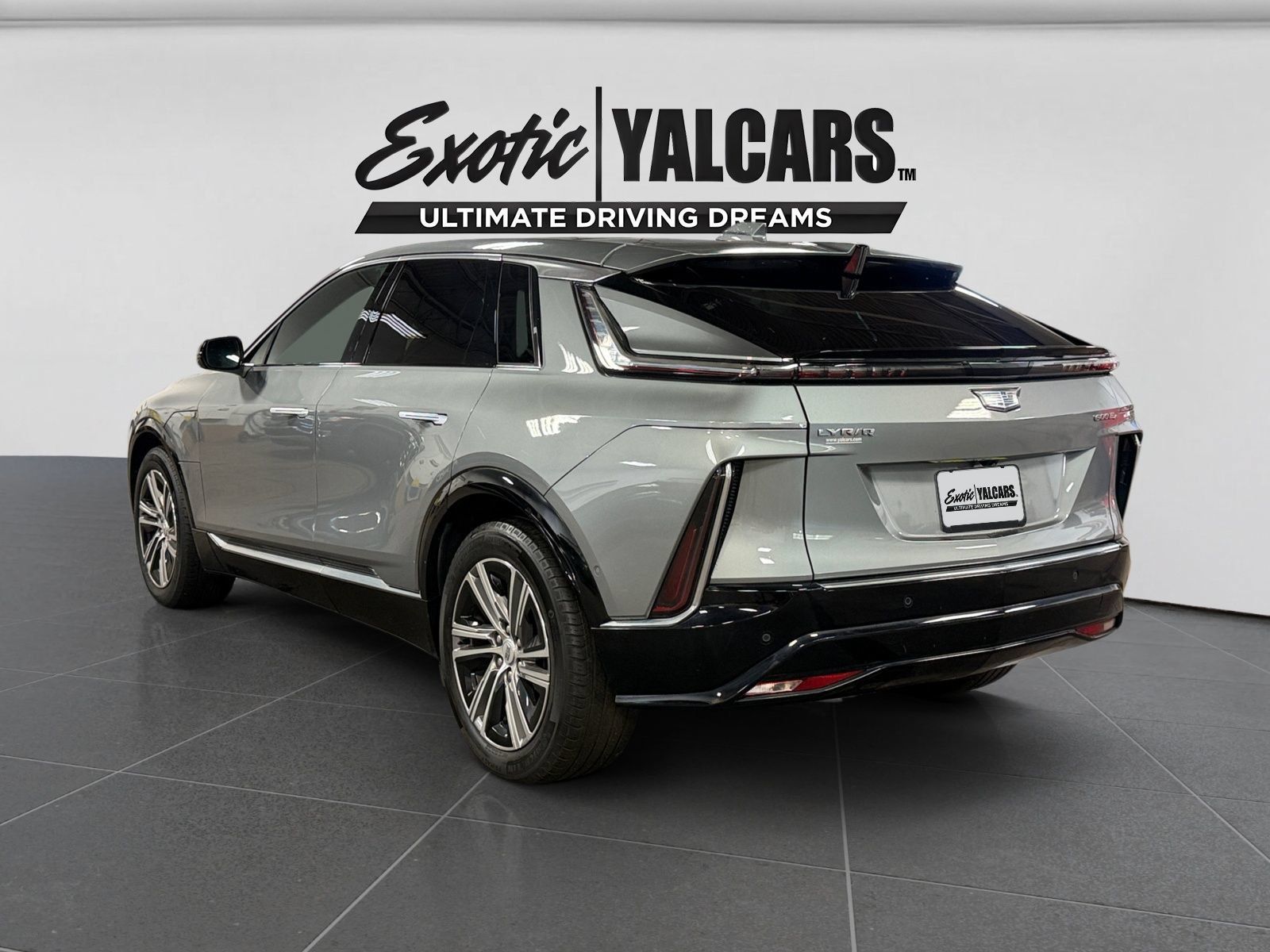 Used 2024 Cadillac Lyriq Luxury AWD/4WD image 3