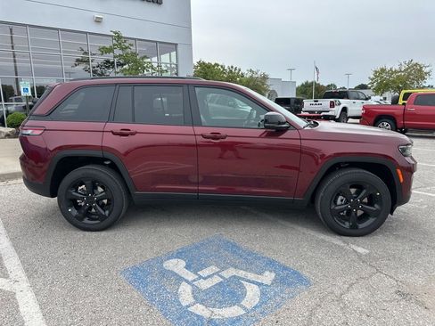 New 2025 Jeep Grand Cherokee Altitude image 38