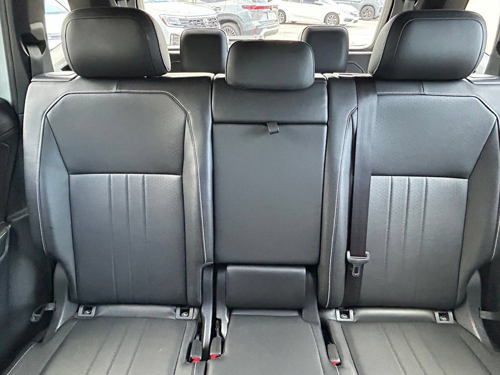 Certified 2023 Volkswagen Tiguan SE R-Line FWD image 13