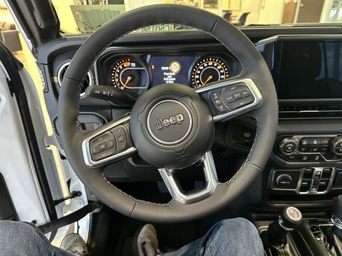 New 2025 Jeep Wrangler Unlimited Sahara AWD/4WD image 14