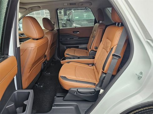 New 2025 Nissan Pathfinder Platinum image 13