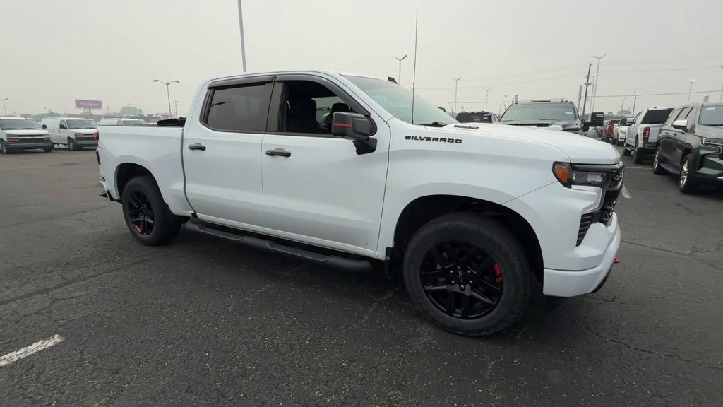 Used 2023 Chevrolet Silverado 1500 RST w/ Redline Edition AWD/4WD image 2