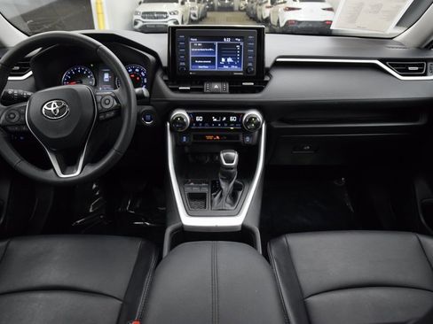 Used 2022 Toyota RAV4 XLE Premium image 20