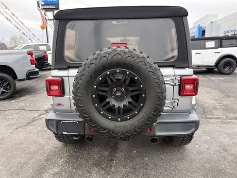 Used 2018 Jeep Wrangler Unlimited Sahara image 4