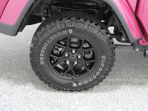 Used 2024 Jeep Gladiator Sport AWD/4WD image 6