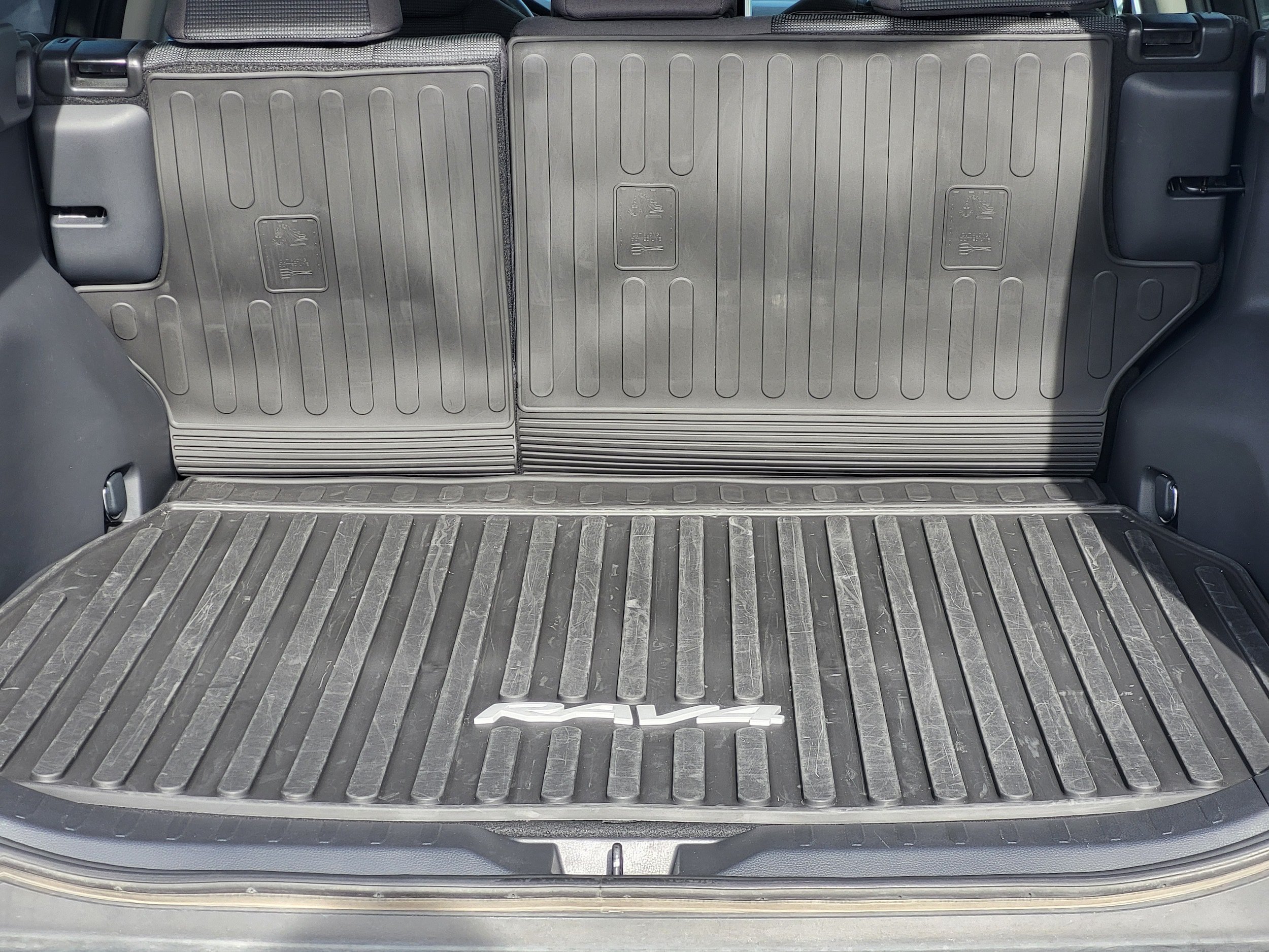 Used 2023 Toyota RAV4 LE AWD/4WD image 14