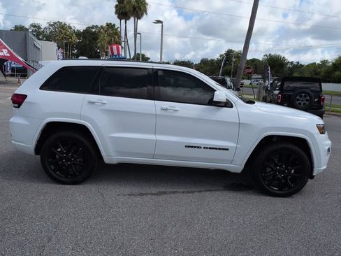 Used 2020 Jeep Grand Cherokee Altitude RWD image 3