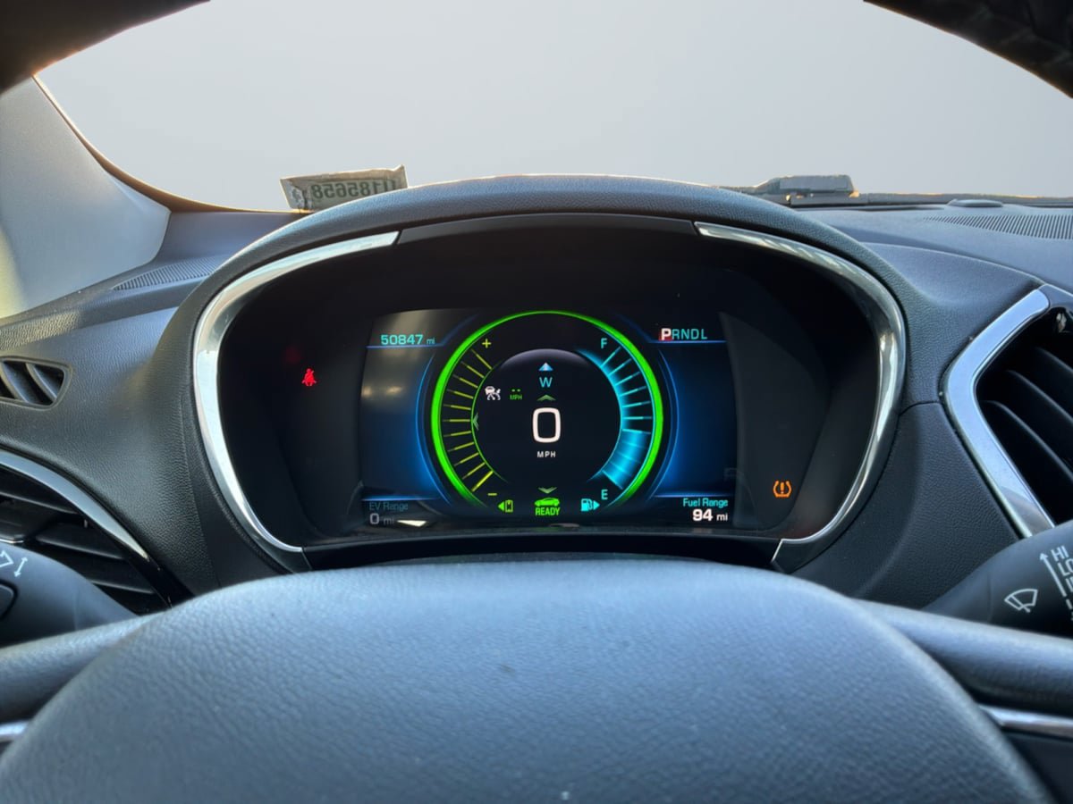 Used 2017 Chevrolet Volt Premier w/ Driver Confidence II Package FWD image 12