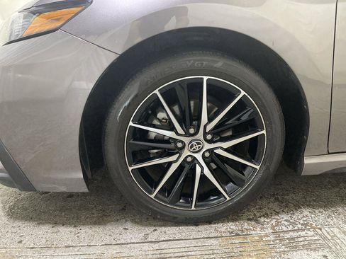 Used 2022 Toyota Camry SE image 10