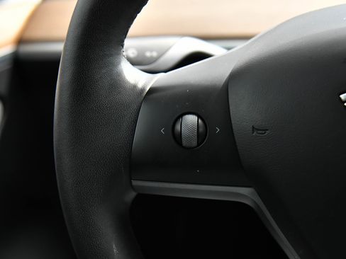 Used 2021 Tesla Model 3 Standard Range Plus image 30