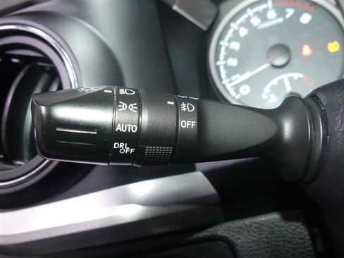 Used 2019 Toyota Tacoma Limited AWD/4WD image 33