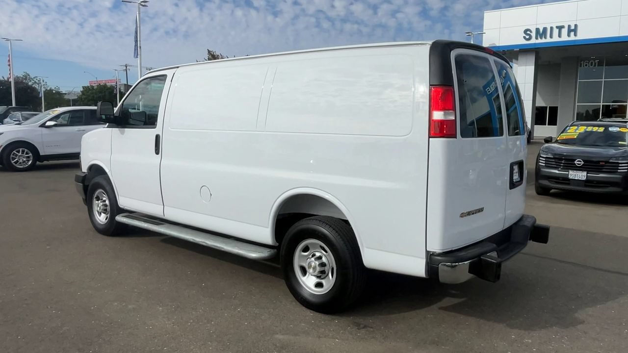 Used 2025 Chevrolet Express 2500 w/ Driver Convenience Package RWD image 5