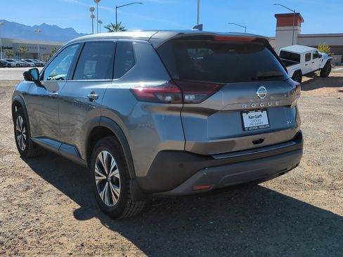 Used 2021 Nissan Rogue SV image 6