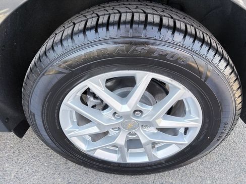 Used 2023 Chevrolet Equinox LT AWD/4WD image 24