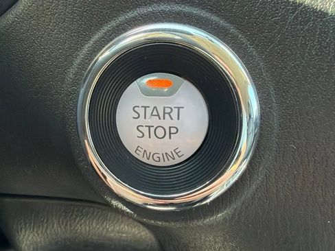 Used 2019 Nissan Pathfinder SL FWD image 19