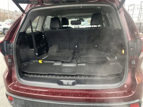 Used 2018 Toyota Highlander SE image 13