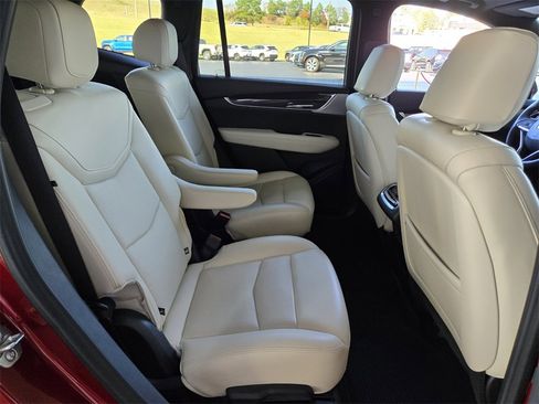 Used 2024 Cadillac XT6 Sport w/ Technology Package image 21