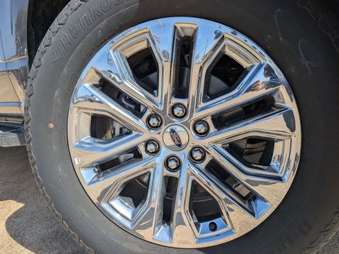 Used 2025 Ford F150 Lariat w/ Equipment Group 501A Mid image 7