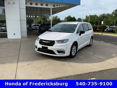 Used 2024 Chrysler Pacifica Touring-L