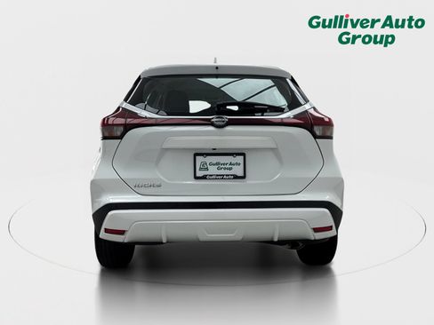Used 2023 Nissan Kicks S FWD image 7