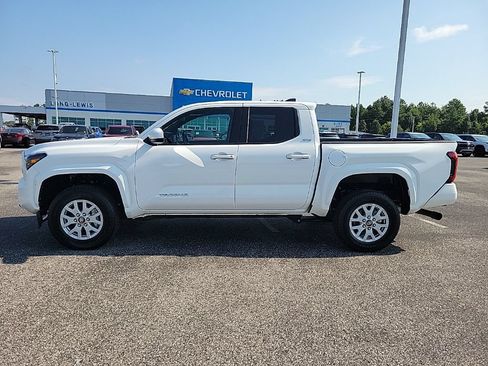 Used 2024 Toyota Tacoma SR5 RWD image 4