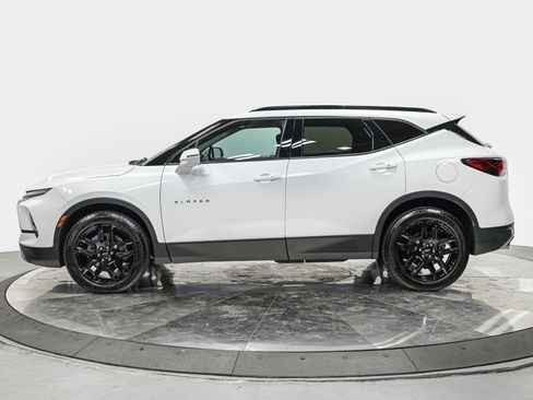 Used 2023 Chevrolet Blazer LT image 2