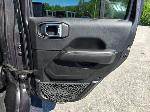 Used 2022 Jeep Wrangler Unlimited Sahara AWD/4WD image 47