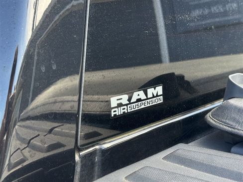 Used 2020 RAM 1500 Limited w/ Black Appearance Package AWD/4WD image 39