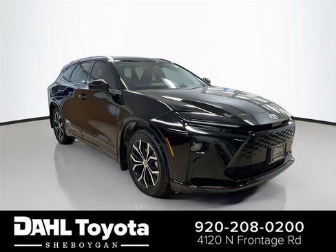 Used 2025 Toyota Crown Signia XLE image 1