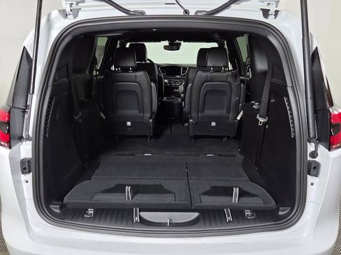 New 2025 Chrysler Pacifica Select image 10