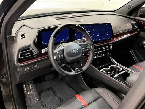 Used 2025 Chevrolet Traverse RS AWD/4WD image 16