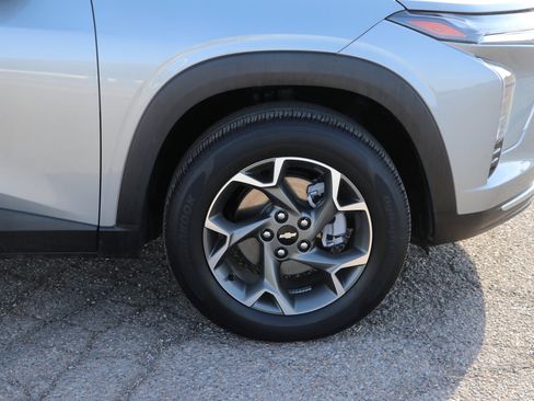 Used 2025 Chevrolet Trax LT w/ Driver Confidence Package FWD image 10