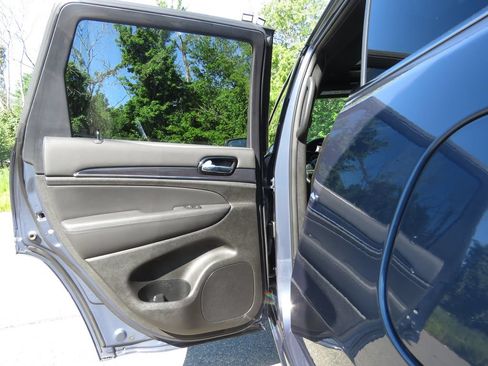 Used 2020 Jeep Grand Cherokee Overland AWD/4WD image 19