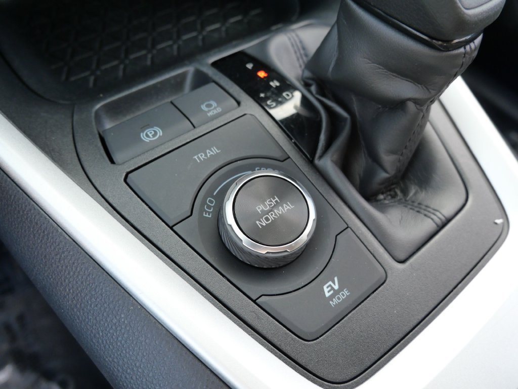 Certified 2025 Toyota RAV4 LE AWD/4WD image 22