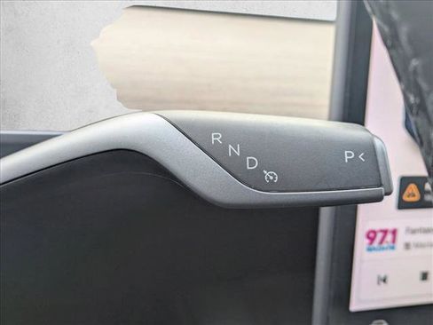 Used 2022 Tesla Model Y Long Range image 12