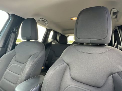 Used 2022 Jeep Renegade Latitude w/ Convenience Group AWD/4WD image 11