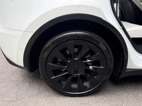 Used 2022 Tesla Model Y Long Range AWD/4WD image 28