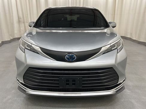 Used 2021 Toyota Sienna XLE AWD/4WD image 25