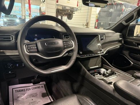Certified 2024 Jeep Wagoneer L Series III w/ Premium Group I AWD/4WD image 33