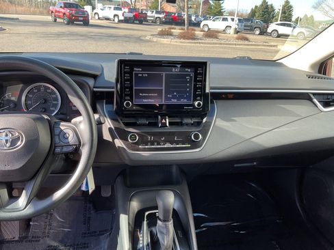Used 2022 Toyota Corolla LE w/ Carpet Mat Package (TMS) FWD image 31