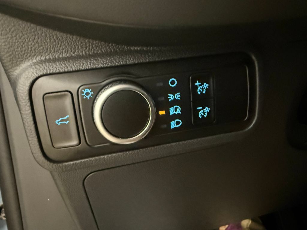 Used 2025 Ford Explorer Active AWD/4WD image 35