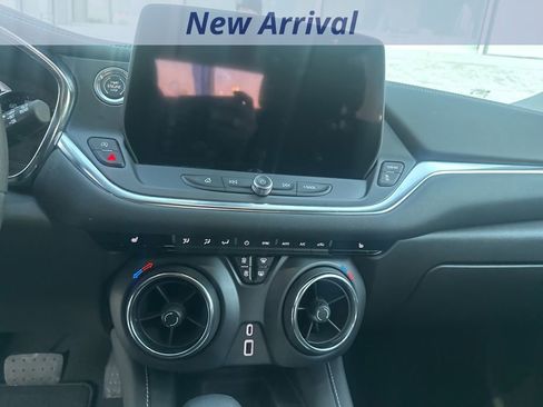 Certified 2025 Chevrolet Blazer LT w/ Convenience Package image 12