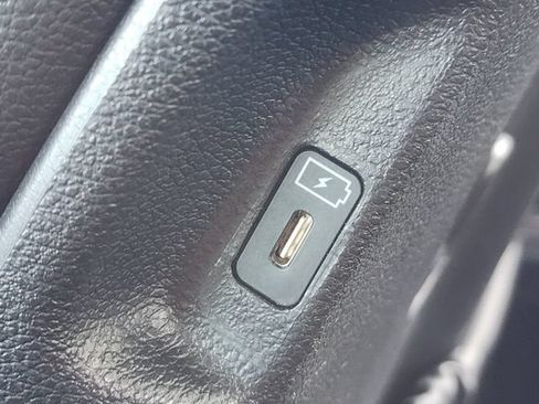 Used 2024 Kia Telluride EX w/ EX Captain's Chair Package FWD image 21
