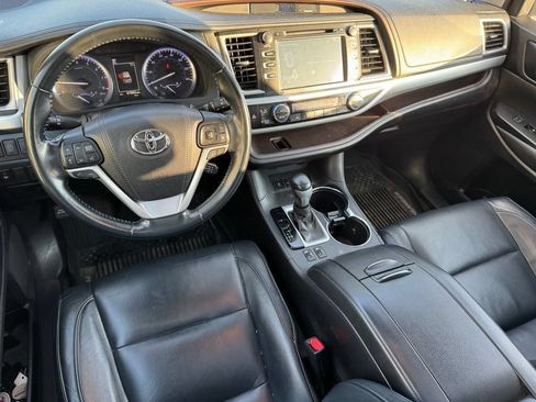 Used 2018 Toyota Highlander XLE w/ Protection Package #3 AWD/4WD image 7