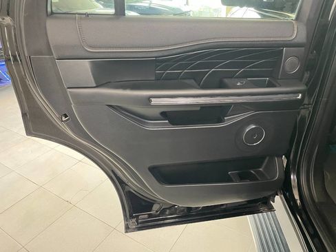 Used 2018 Ford Expedition Platinum image 19
