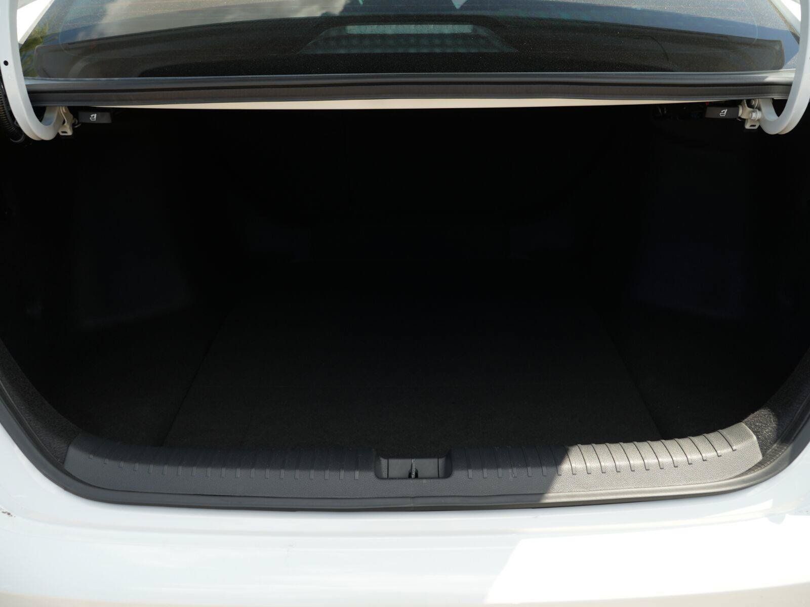 Used 2025 Honda Accord SE image 13