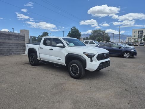 Certified 2024 Toyota Tacoma TRD Off-Road w/ TRD Off Road Premium Package AWD/4WD image 7