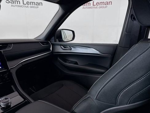 New 2025 Jeep Grand Cherokee Laredo image 22